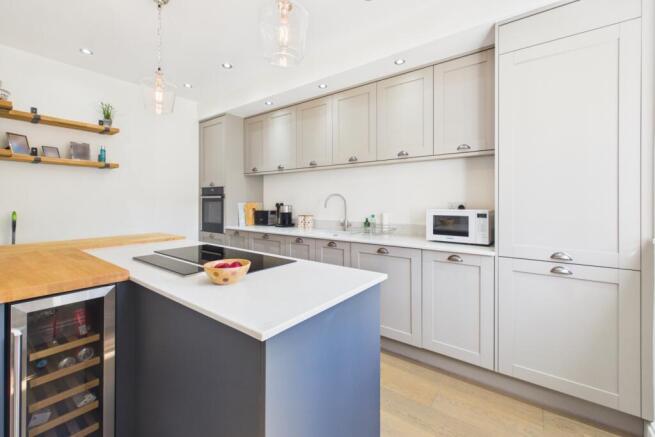 4 bed Semi-Detached for sale Image 8