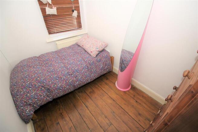 bedroom 4.JPG