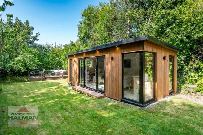 Luxury Garden Room