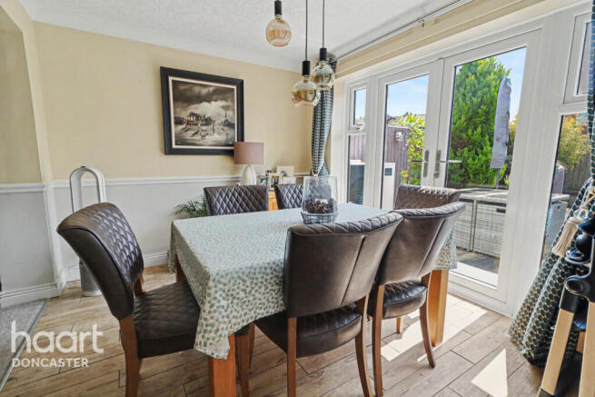 5 bed Semi-Detached for sale Image 8