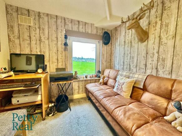 3 bed Semi-Detached for sale Image 12