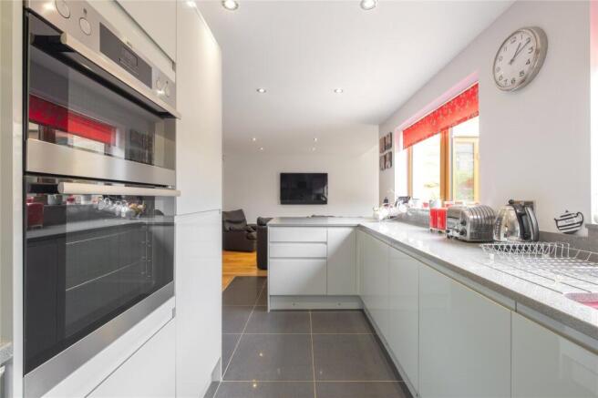 4 bed Detached for sale Image 11