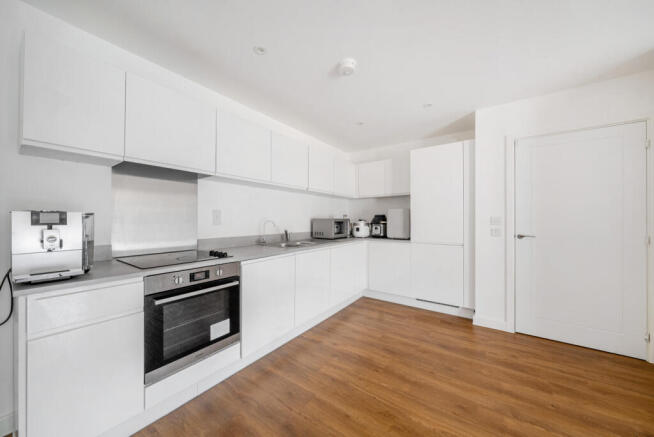 1315795-17-685e63...