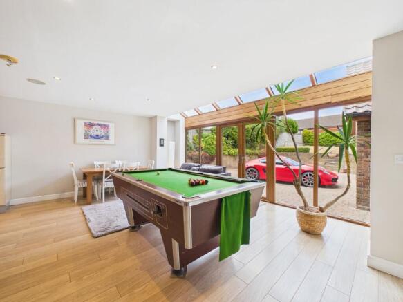 4 bed Detached for sale Image 11