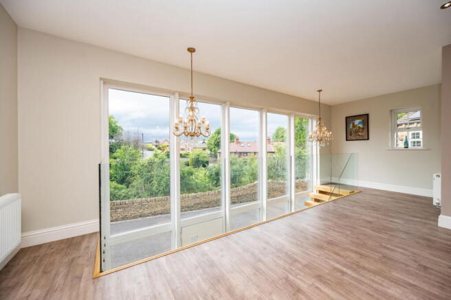 5 bed Detached for sale Image 11