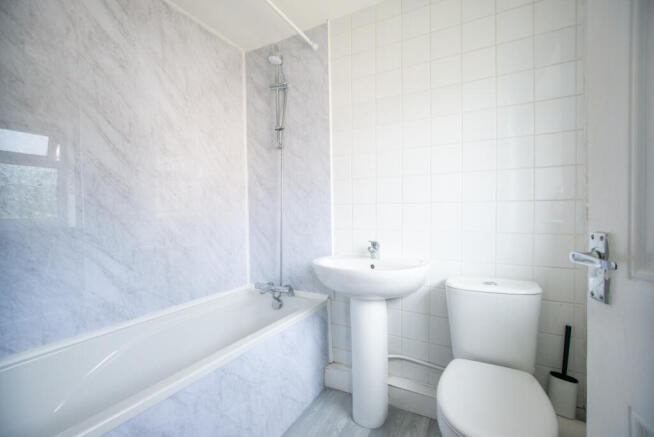 2 bed Semi-Detached to rent Image 12