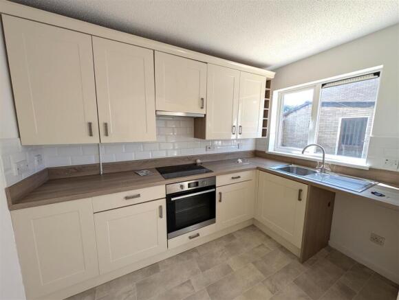 KITCHEN 1.jpg