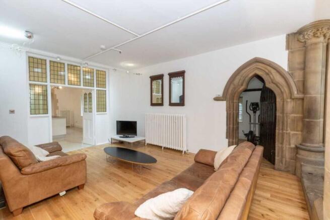 2 bed Character Property to rent Image 4