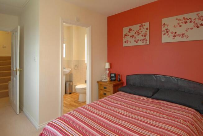 4 Bedrooms (1 En-Suite)
