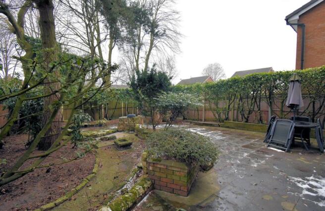 GARDEN2.jpg