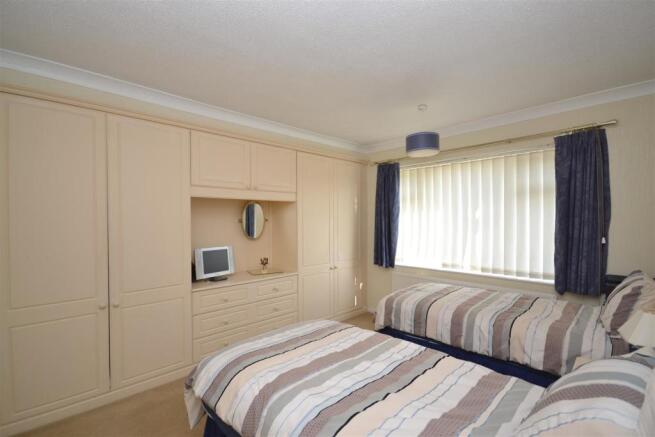 18elmwoodavenueBEDROOM2VIEW2.JPG