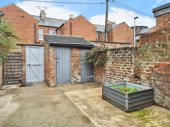 2 bed Terraced to rent Image 6