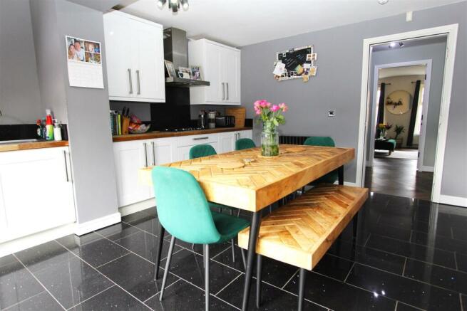Kitchen 3.JPG