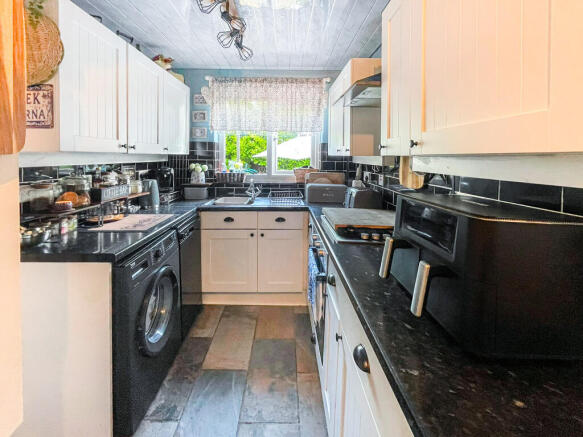 3 bed Semi-Detached for sale Image 8