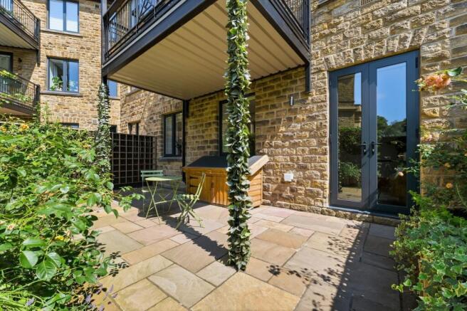 2 bed Flat for sale Image 4