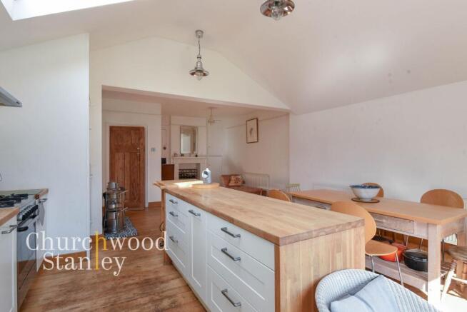 Kitchen to diner
