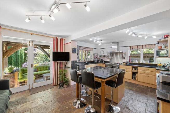 4 bed Detached for sale Image 8