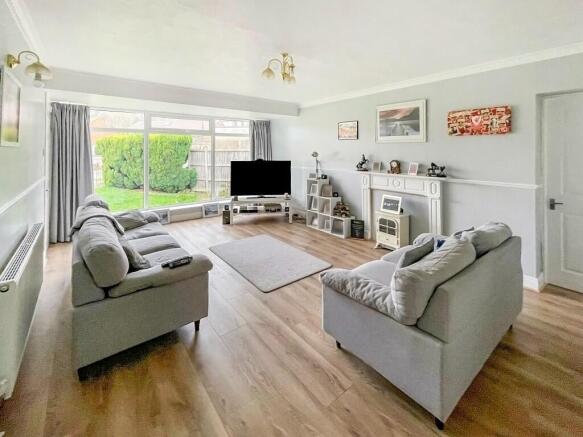 3 bed Detached Bungalow for sale Image 4