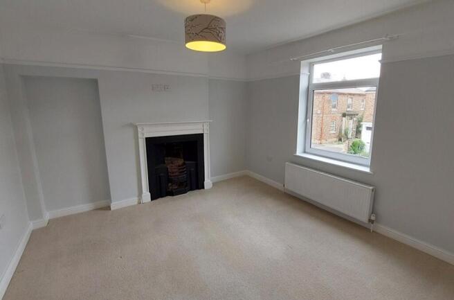 3 bed Semi-Detached to rent Image 7