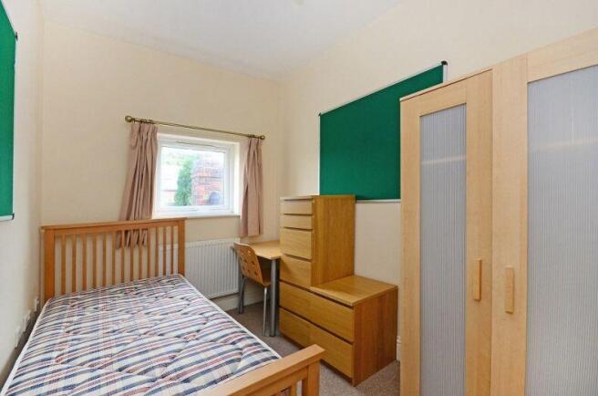 3 bed House Share to rent Image 4