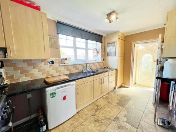 Kitchen 2.jpg