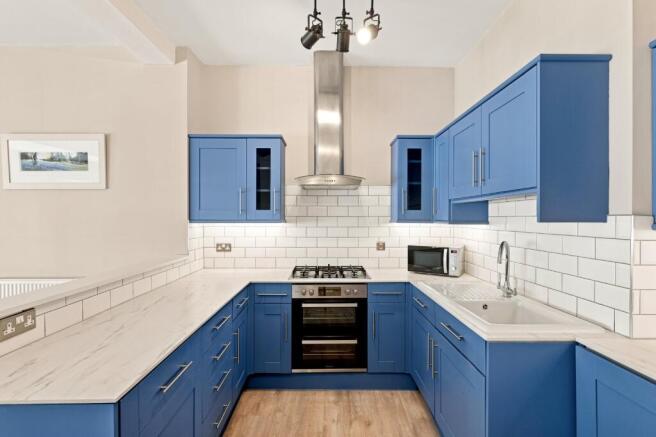 2 bed Flat for sale Image 5