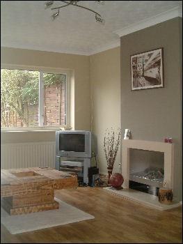 Lounge & fireplace