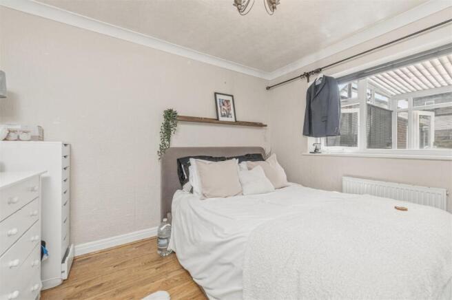4 bed Detached for sale Image 9