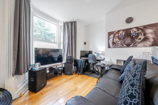 1 bed Flat for sale Image 5