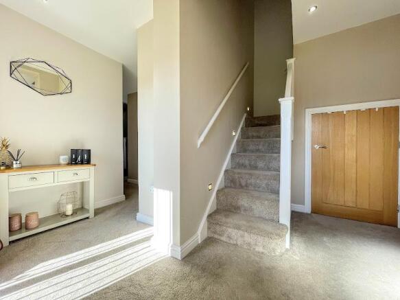 5 bed Link Detached House for sale Image 12