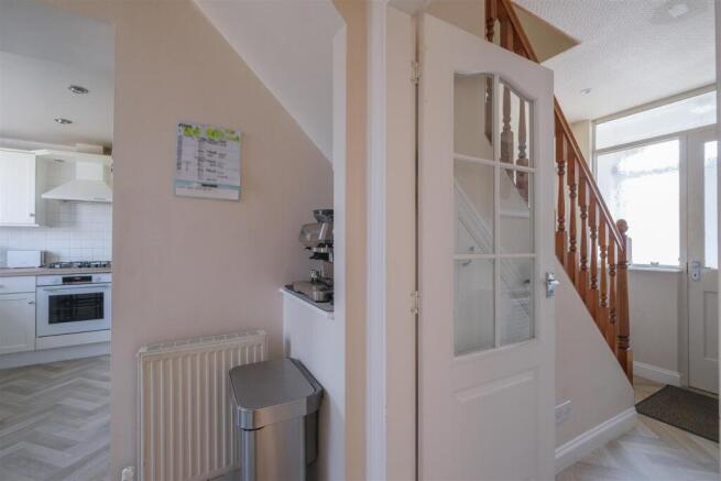 4 bed Semi-Detached for sale Image 4