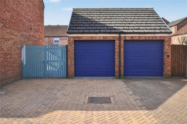 4 bed Town House for sale Image 11