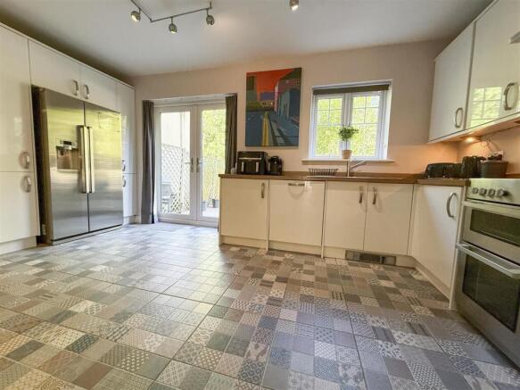 5 bed Town House for sale Image 10