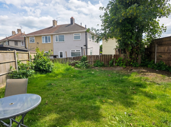 2 bed Semi-Detached to rent Image 9