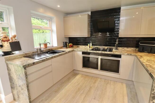 3 bed Semi-Detached for sale Image 5