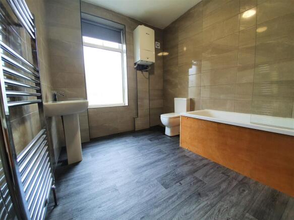 3 bed Terraced to rent Image 4