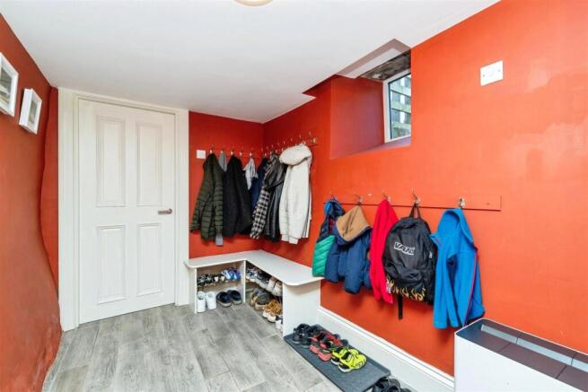 5 bed House for sale Image 10
