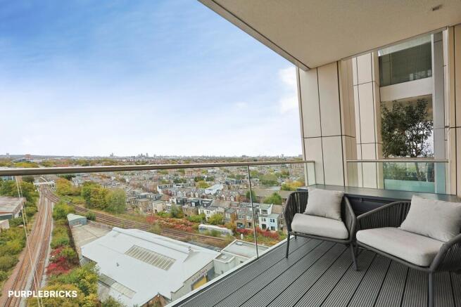 2-bed flat on Bollo Lane, London, W4, £625,000