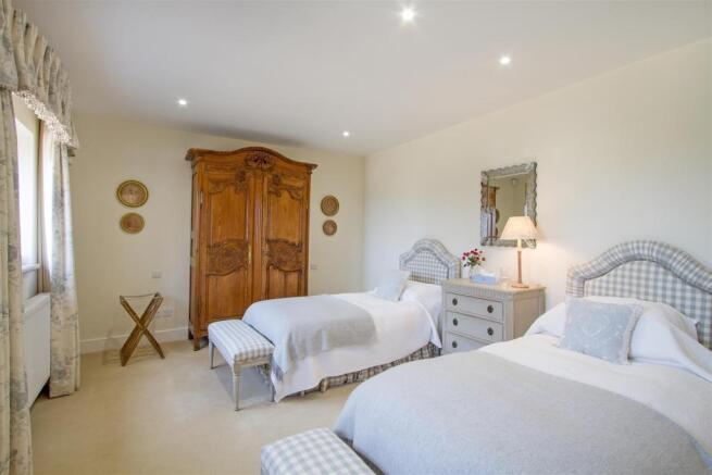 house. estate agency Amberley bedroom