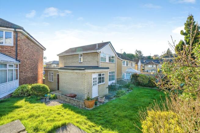 3 bed Detached for sale in farsley
