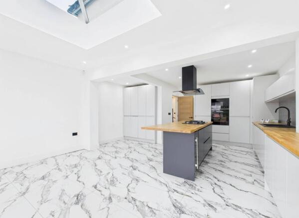 cam03830g0pr0261still007001