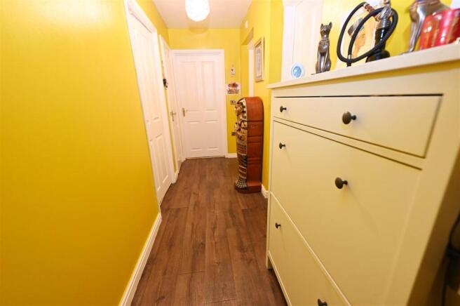 2 bed Flat for sale Image 11