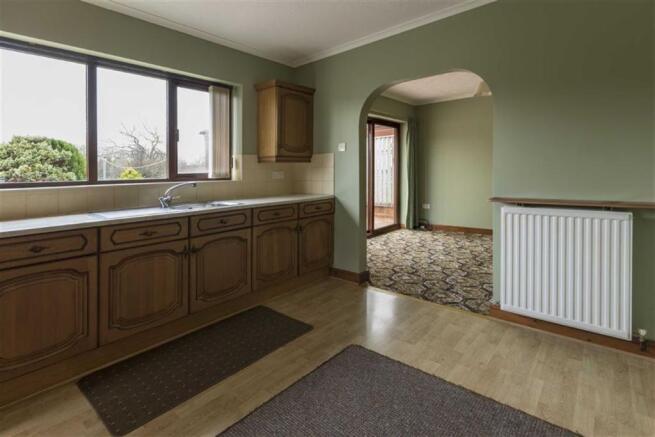 KITCHEN/BREAKFAST