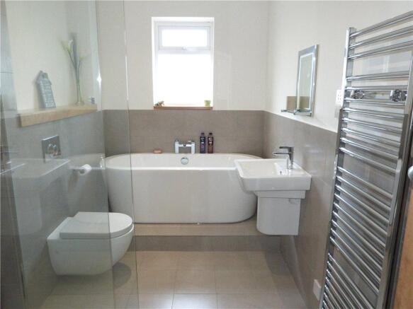Luxury House Bathroo