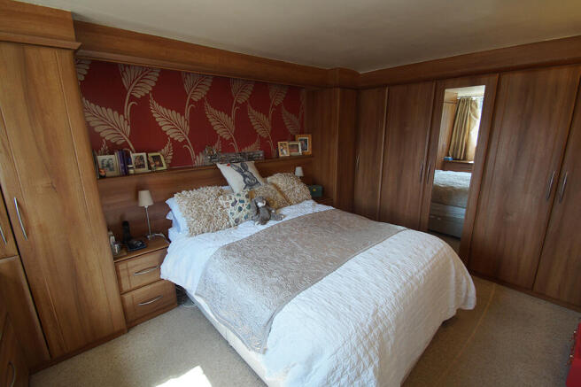 4 bed Semi-Detached for sale Image 9