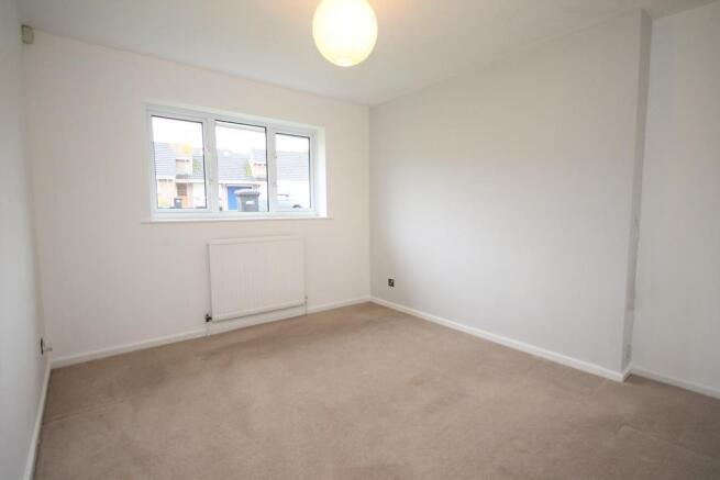 3 bed Semi-Detached Bungalow to rent Image 8