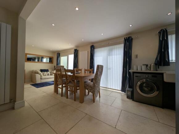 Open plan kitchen/diner/living room