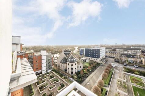 Holland Gardens, Brentford