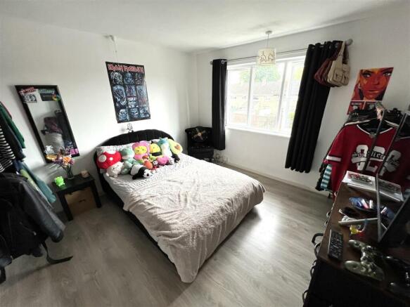 Bed 2.jpg