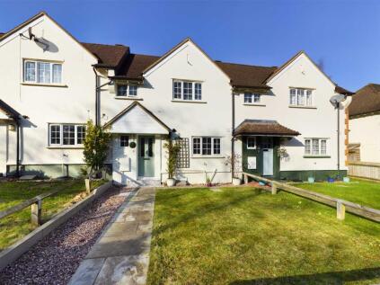 No onward chain and right next to Wendover Woods!